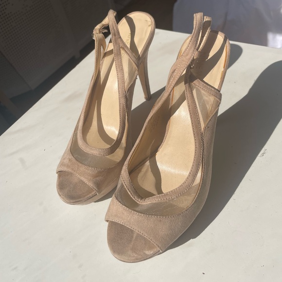 Nine West Nude Faux Suede Mesh Slingback
Stiletto Heels Size 8 1/2 - Picture 4 of 6